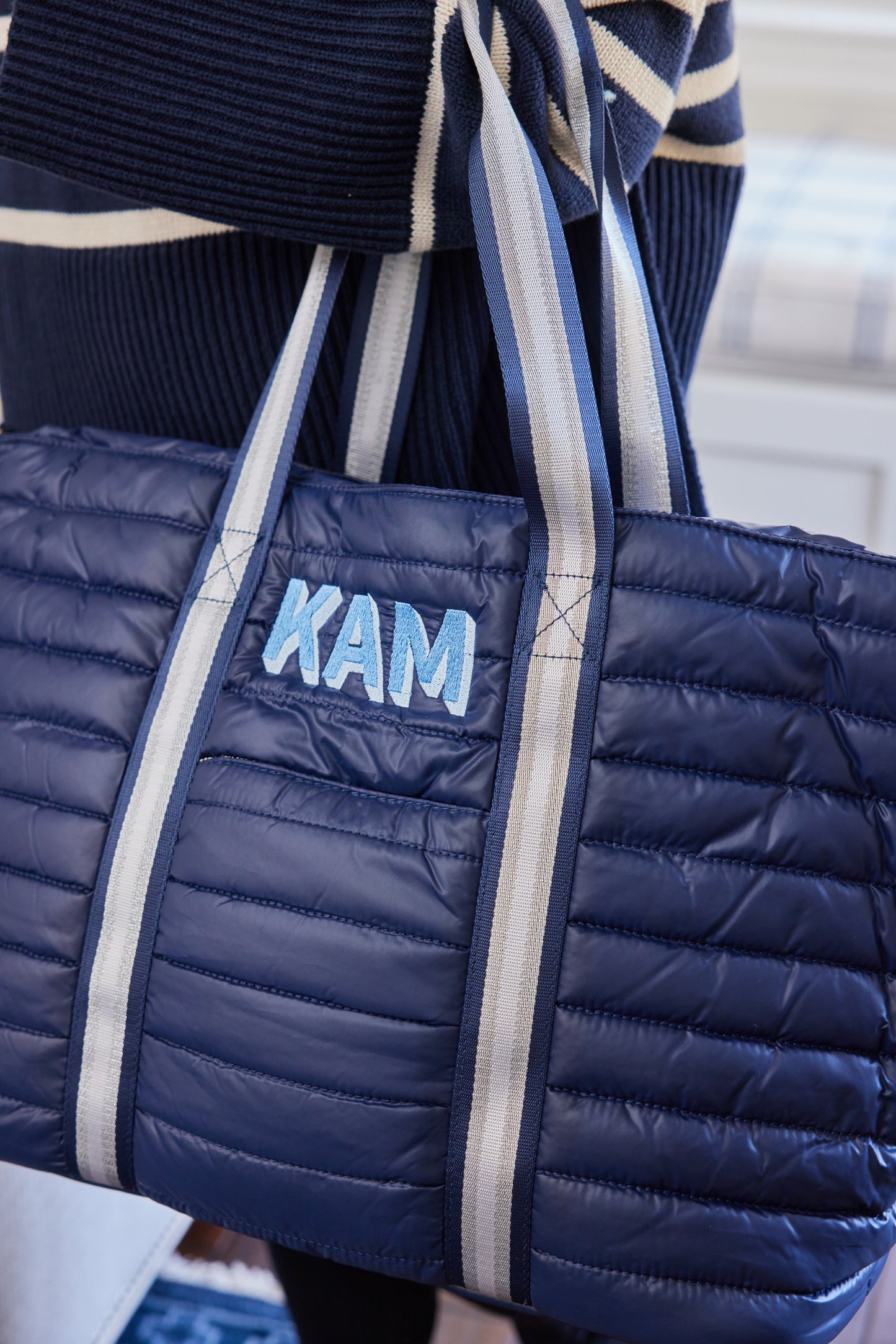TRAVEL PUFFER TOTE